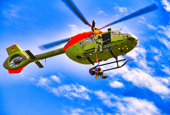 Übung der Bergwacht und Malteser mit einem Bundeswehr SAR Hubschrauber